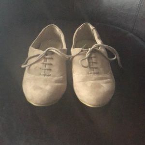 Tan shoes, size 6, excellent condition